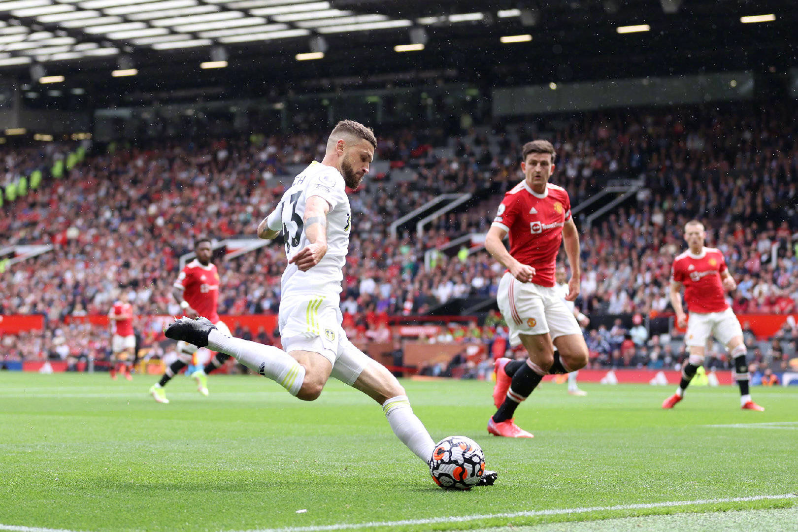 阿利亚迭雷父子分别身穿皇马与阿森纳球衣，晒出对弈图片